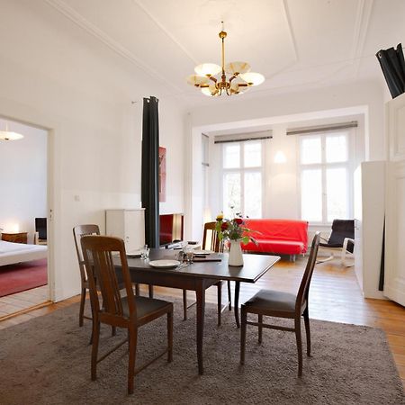 Elegante Altbauwohnung Berlino Esterno foto