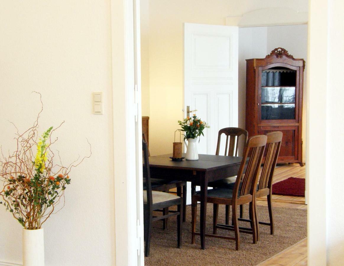 Elegante Altbauwohnung Berlino Esterno foto